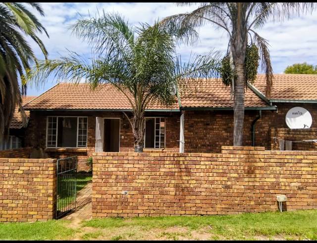3 BEDROOM SIMPLEX FOR SALE IN BIRCHLEIGH